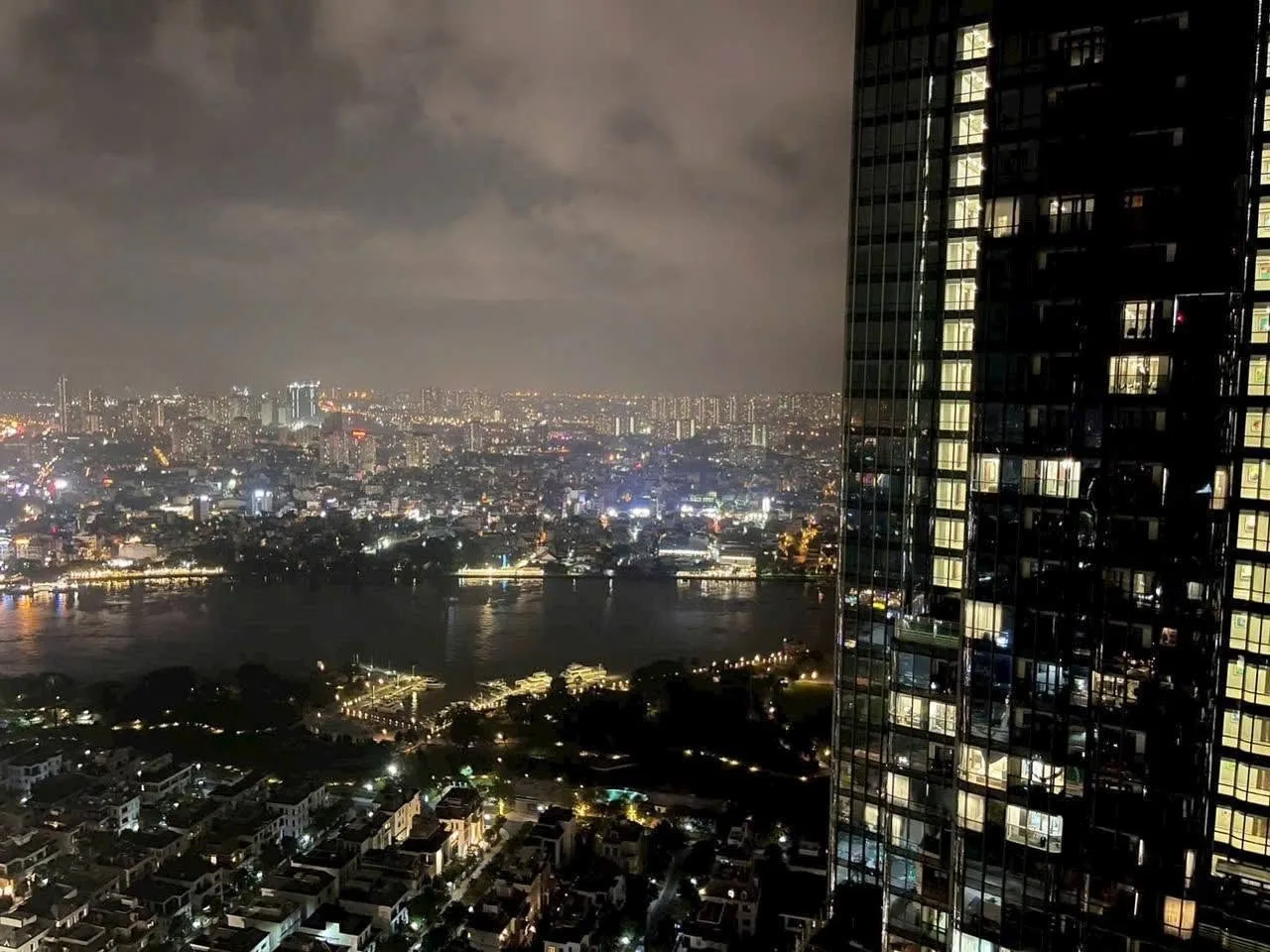 Landmark 6 Corner 3BR with Landmark 81 and Park Views