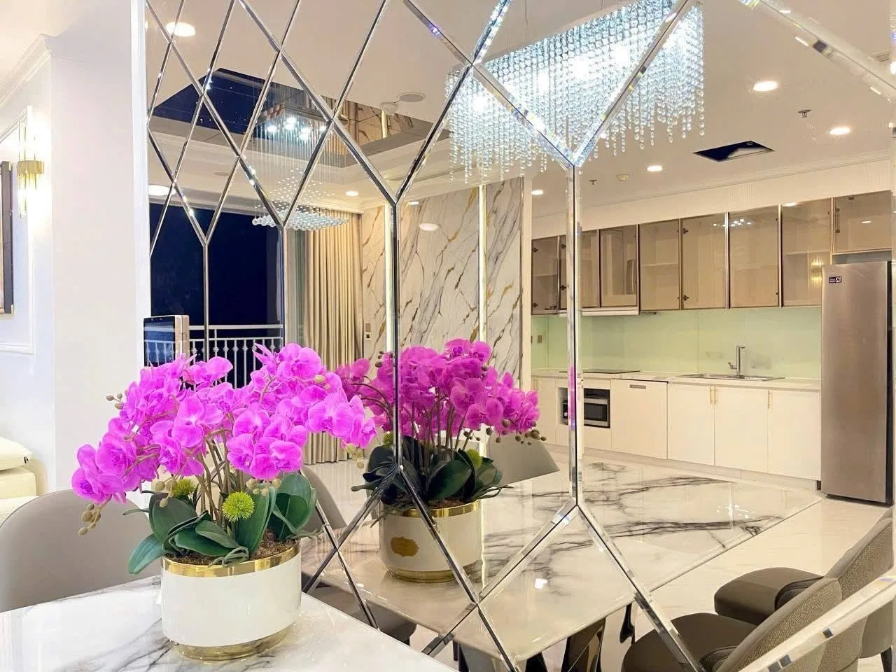 Landmark 6 Corner 3BR with Landmark 81 and Park Views