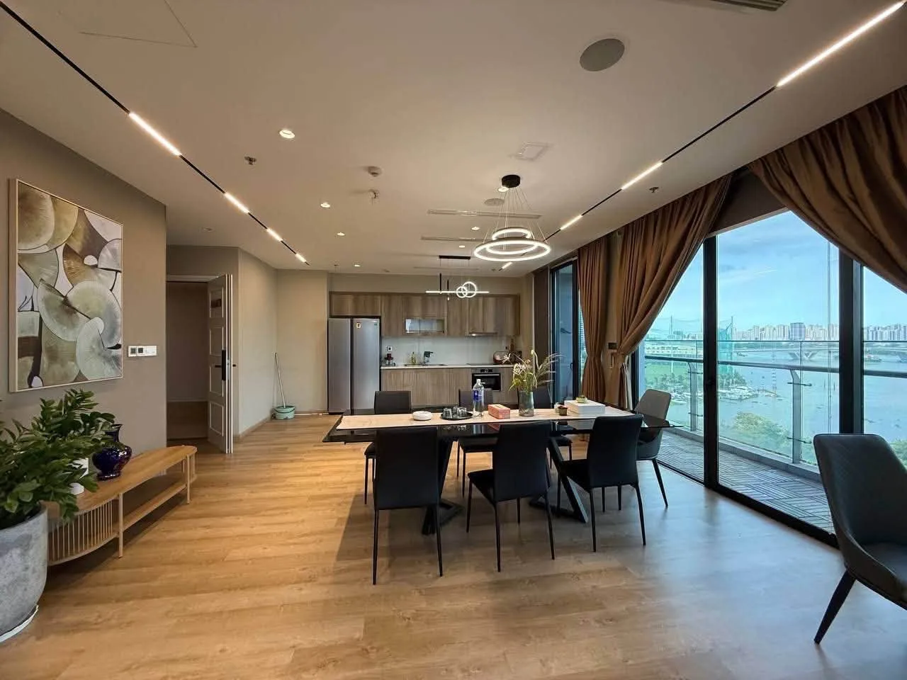 Vinhomes Golden River 3 Bedroom with River and Bitexco View