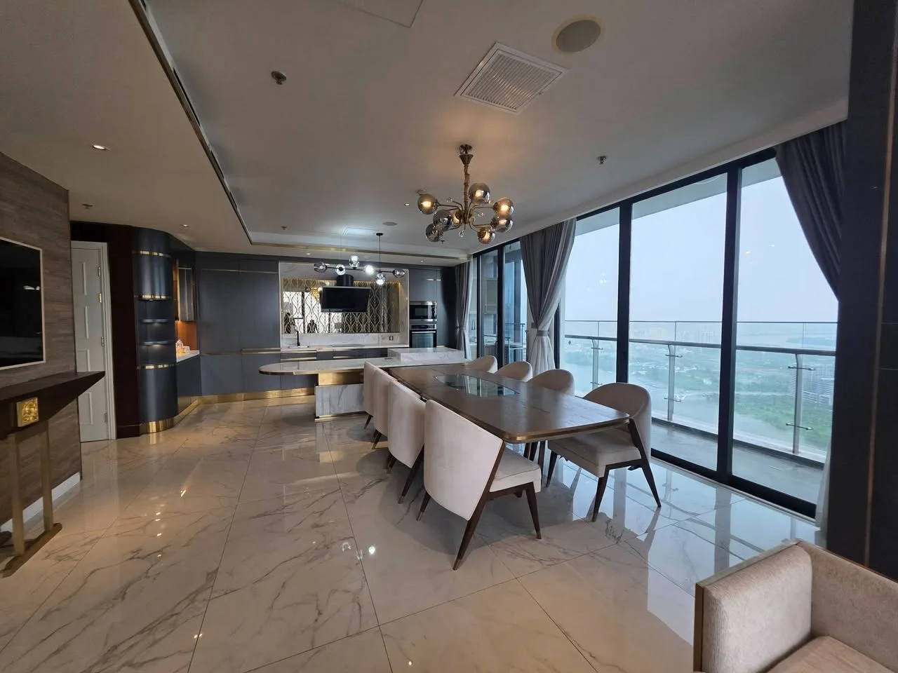 River and Skyline View 3 Bedroom Apartment at Vinhomes Golden River | 160m²