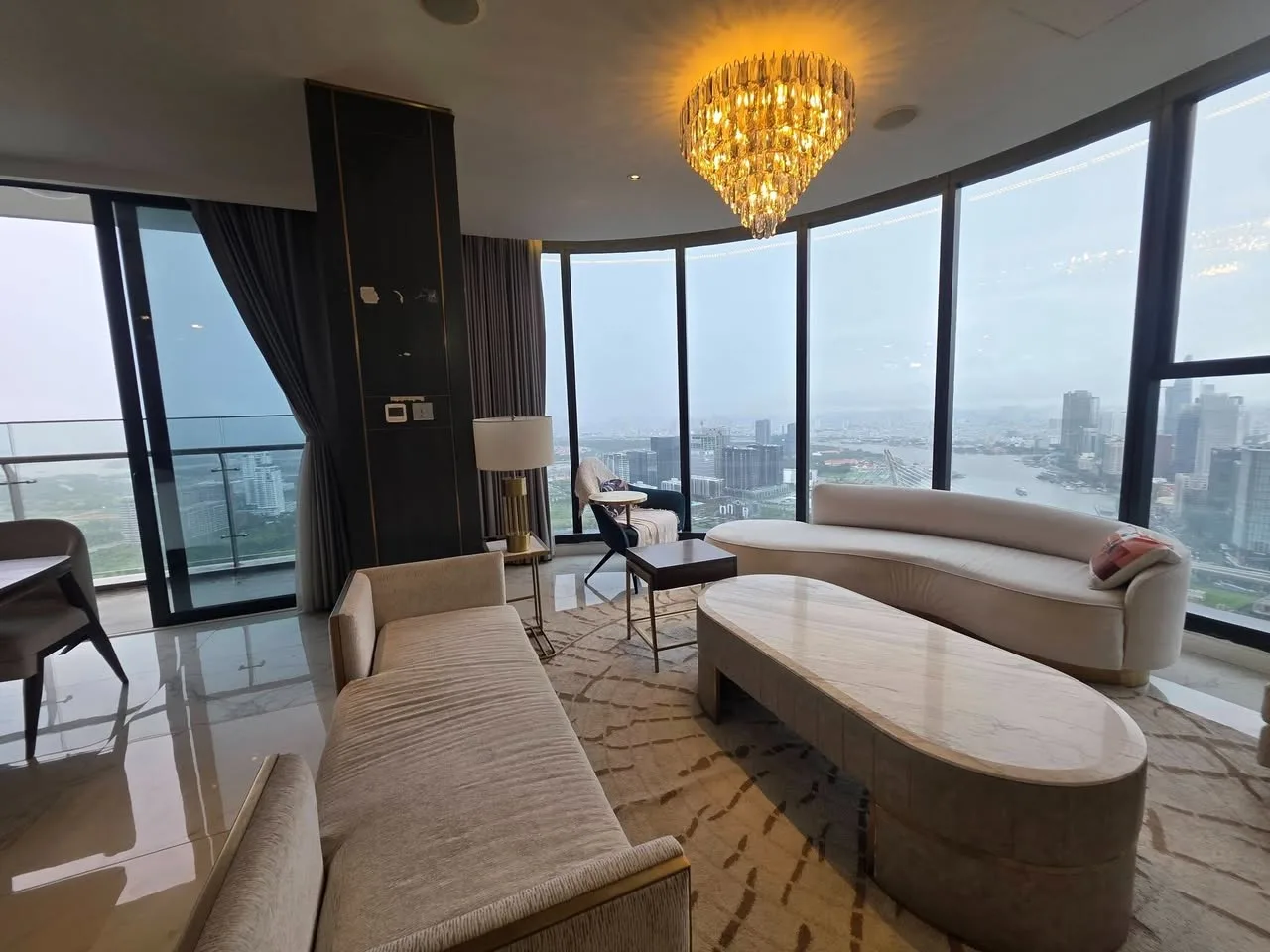 River and Skyline View 3 Bedroom Apartment at Vinhomes Golden River | 160m²