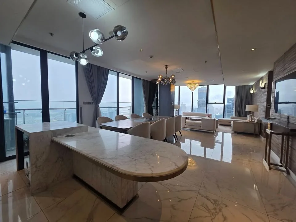River and Skyline View 3 Bedroom Apartment at Vinhomes Golden River | 160m²