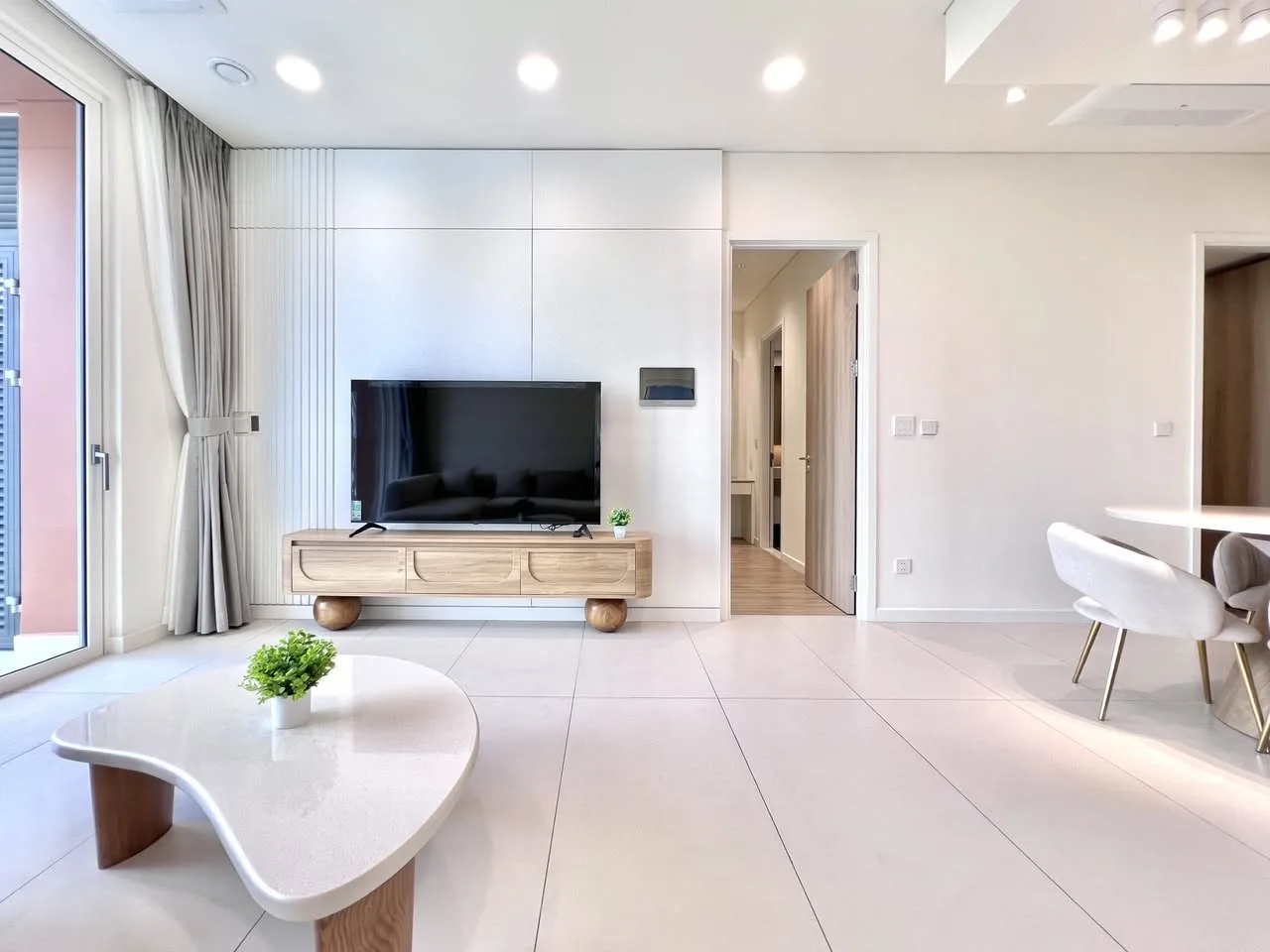 Zeit River 2BR With Balcony, River and Landmark 81 Views